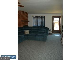 1602 Walnut Ridge Drive Pottstown, PA 19464 - Photo 5 of 12 Living Room