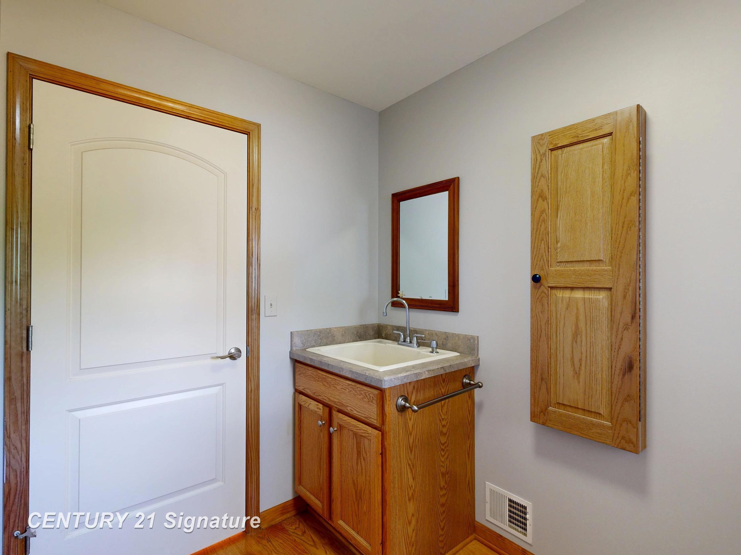 12222 Carpenter Road Flushing, MI 48433 - Photo 46 of 64 Gallery Image 46