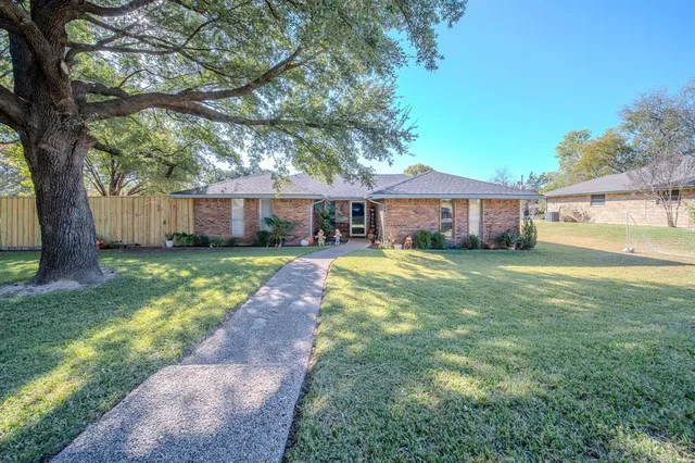 $370,000 | 614 Athenia Way, Duncanville, TX 75137