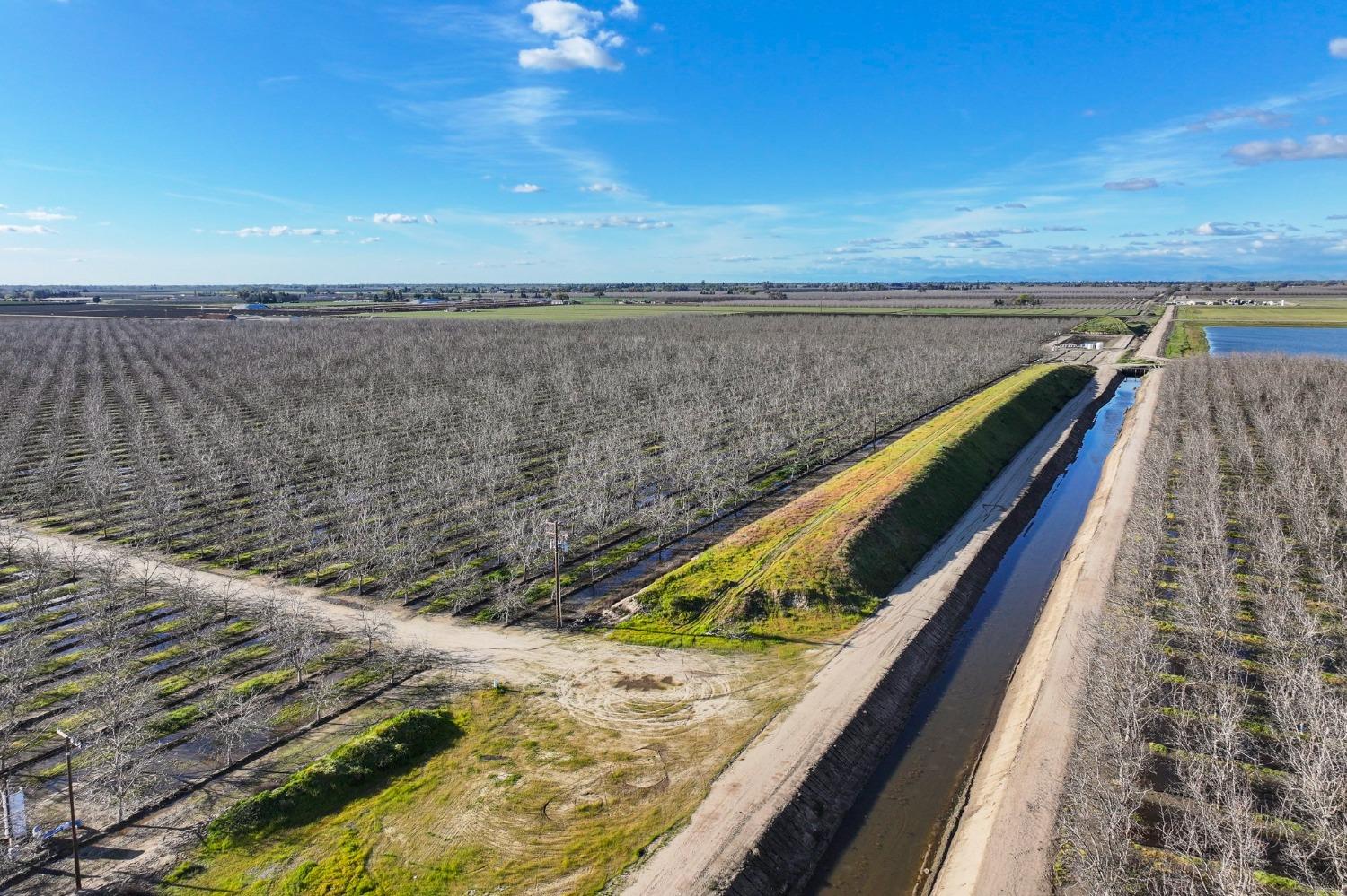 3012 North Oakmore Road Tulare, CA 93274 - Photo 5 of 12 a view of ocean from a balcony