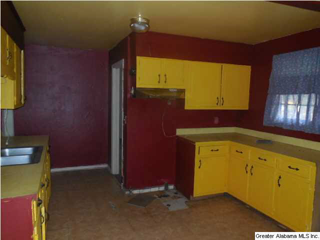 548 25th Street Southwest Birmingham, AL 35211 - Photo 4 of 11