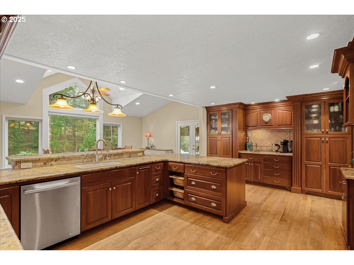5225 Forest Ridge Road Northeast Silverton, OR 97381 - Photo 14 of 35 Gallery Image 14
