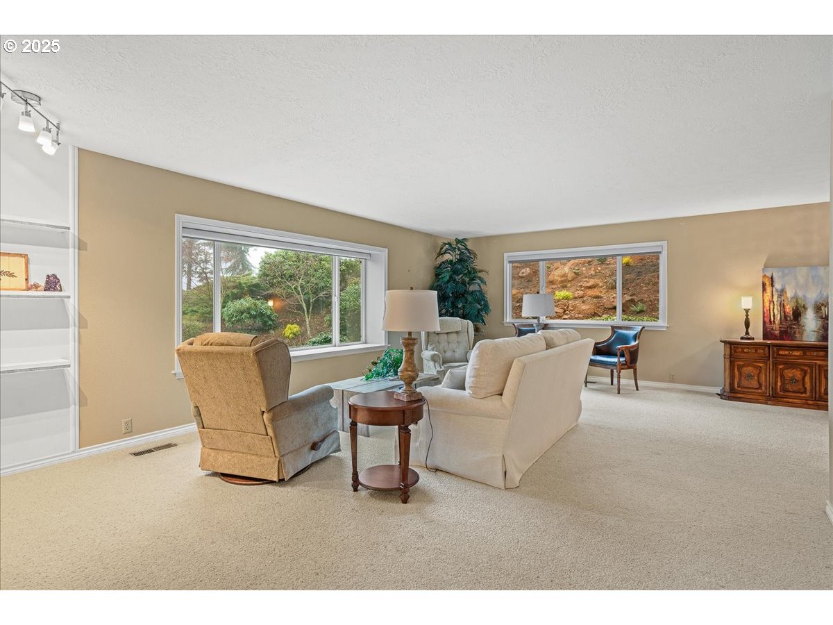 5225 Forest Ridge Road Northeast Silverton, OR 97381 - Photo 15 of 35 Gallery Image 15