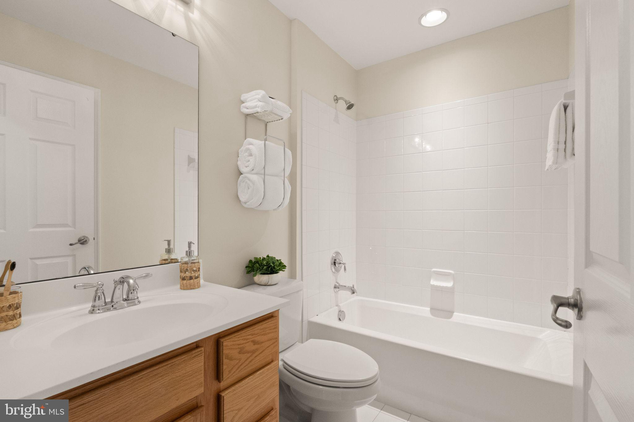 7015 Trek Way Gainesville, VA 20155 - Photo 33 of 56 Hall upper level bathroom with linen closet