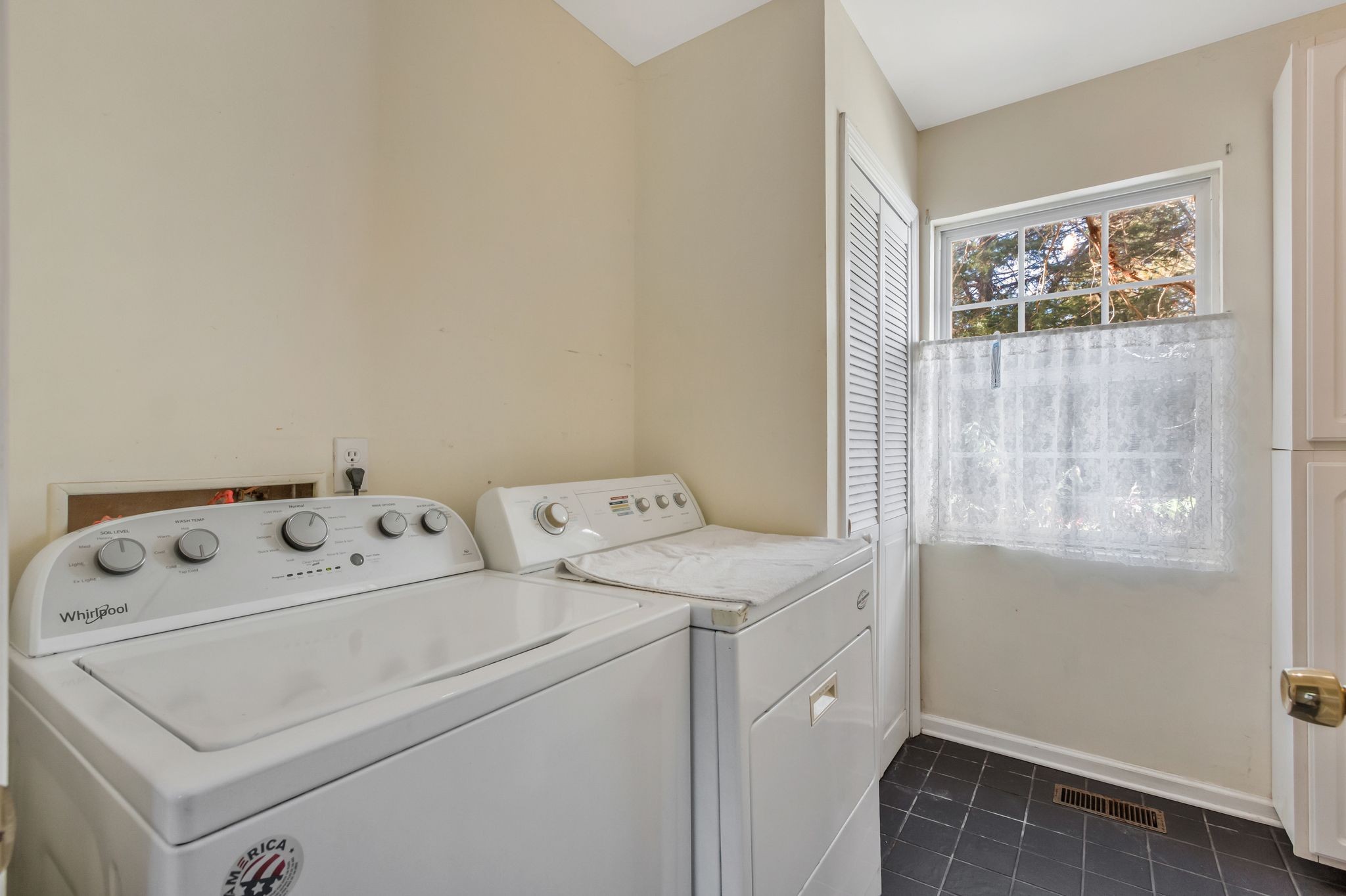 7164 Dice Lampley Road Fairview, TN 37062 - Photo 29 of 42 a utility room with dryer and washer