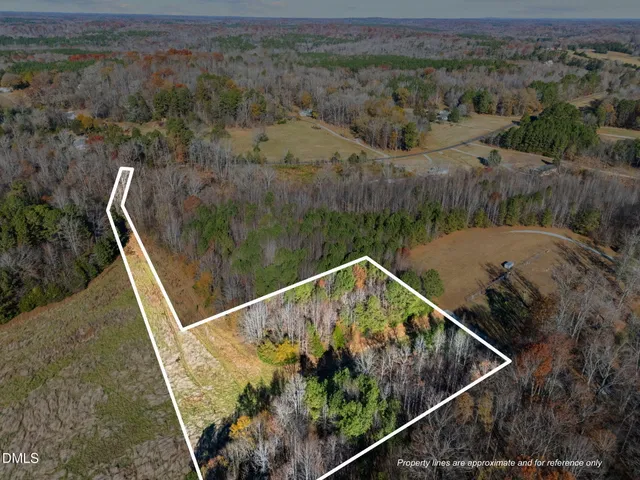 a view of a tennis court