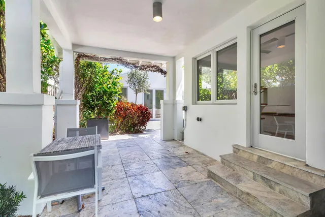 a view of a entryway of a house