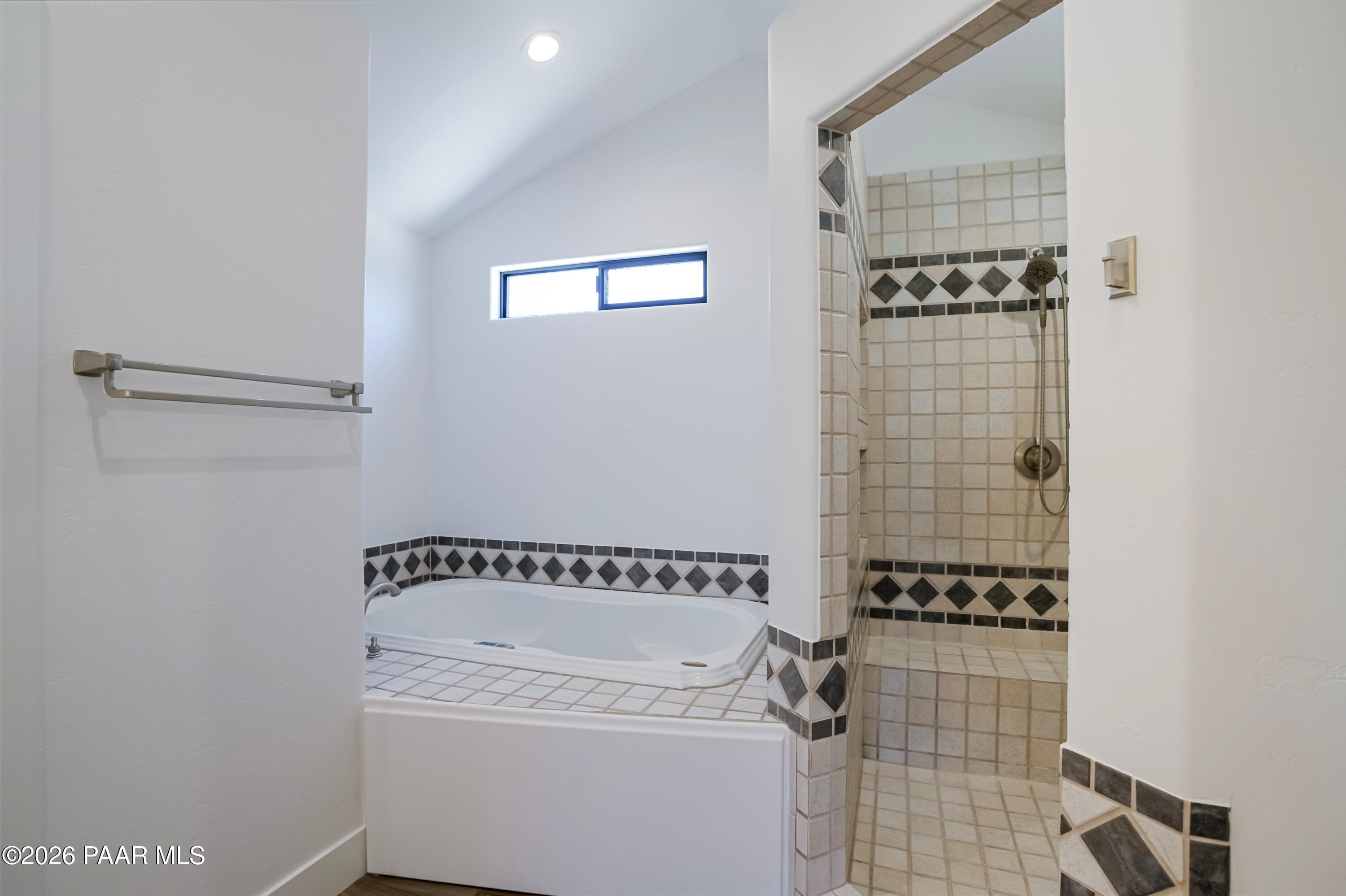 1584 West Cliff Rose Road Prescott, AZ 86305 - Photo 26 of 66 Primary Bathroom