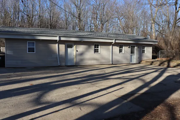 $1,900 | 5N769 Pearson Drive, Unit 2, Wayne, IL 60184