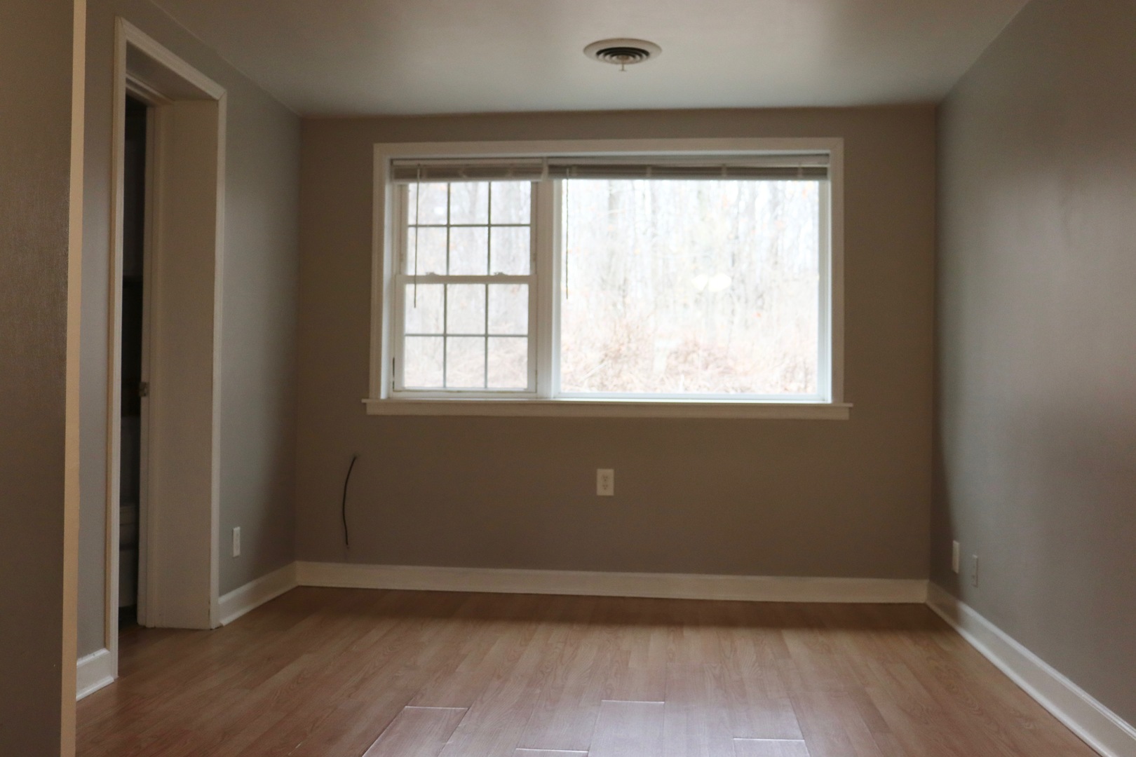 5N769 Pearson Drive, Unit 2 Wayne, IL 60184 - Photo 8 of 15 an empty room with a window