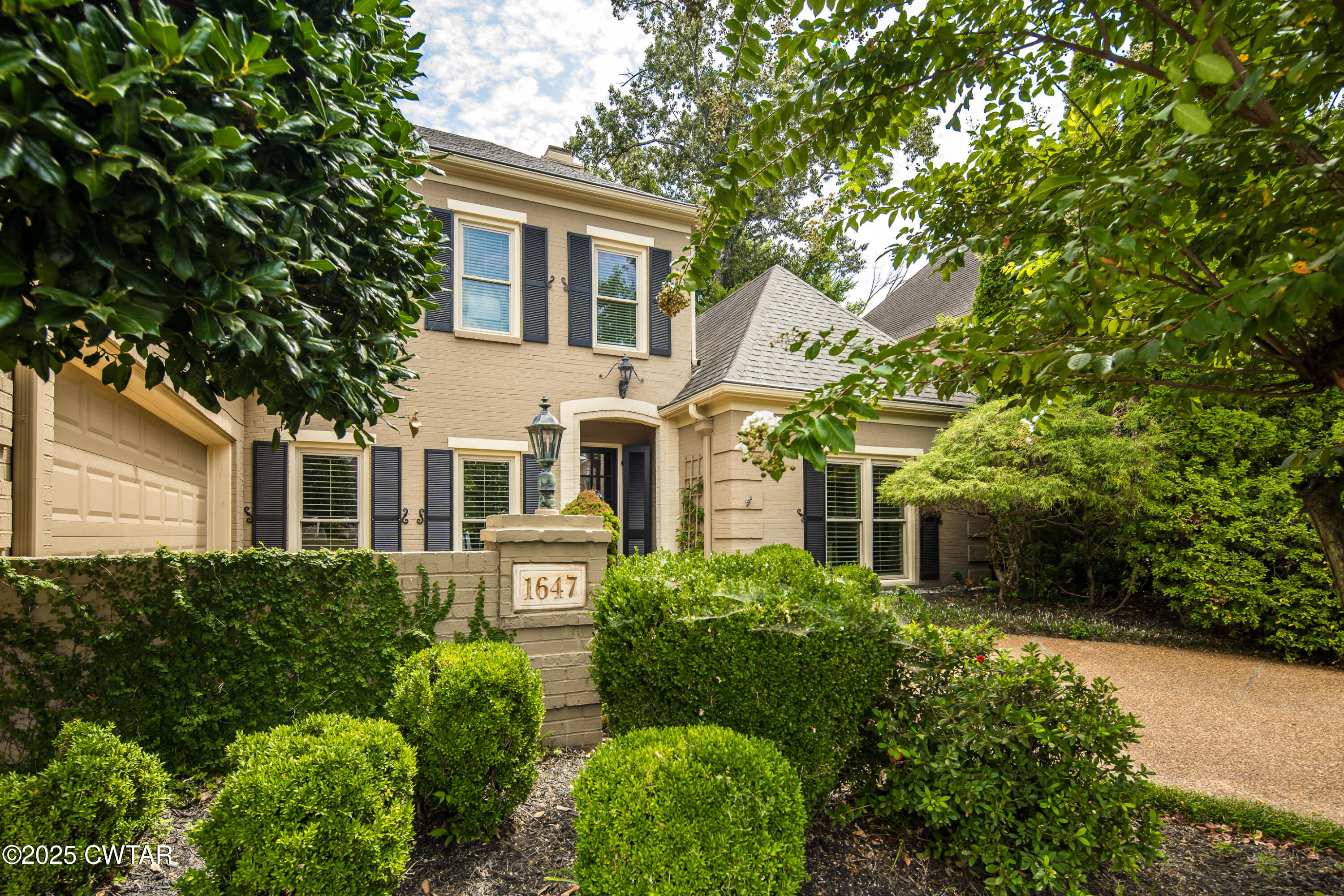 1647 Forsythe Trail Collierville, TN 38017 - Photo 2 of 32 front view of a house with a garden