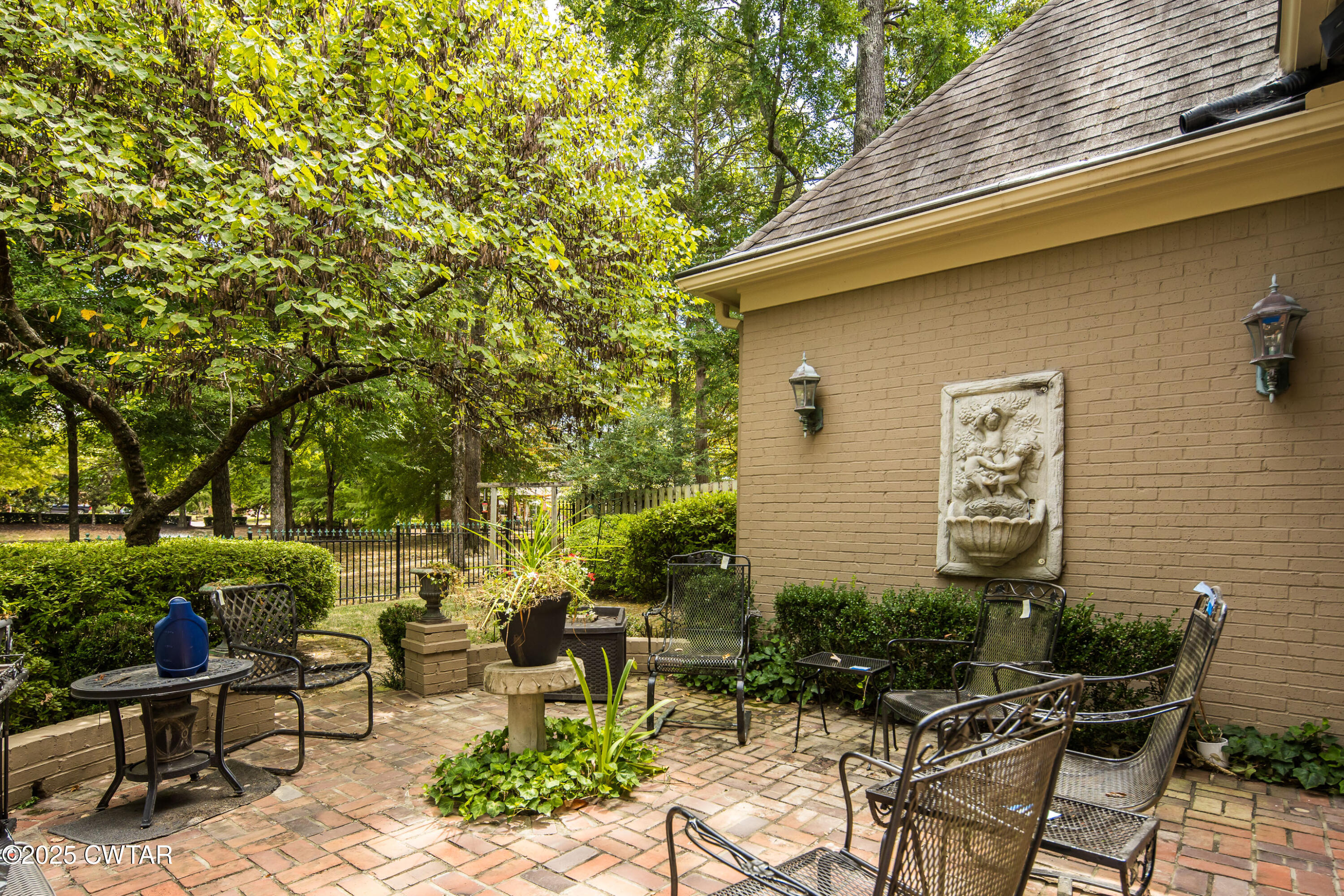 1647 Forsythe Trail Collierville, TN 38017 - Photo 22 of 32 a backyard of a house with outdoor seating