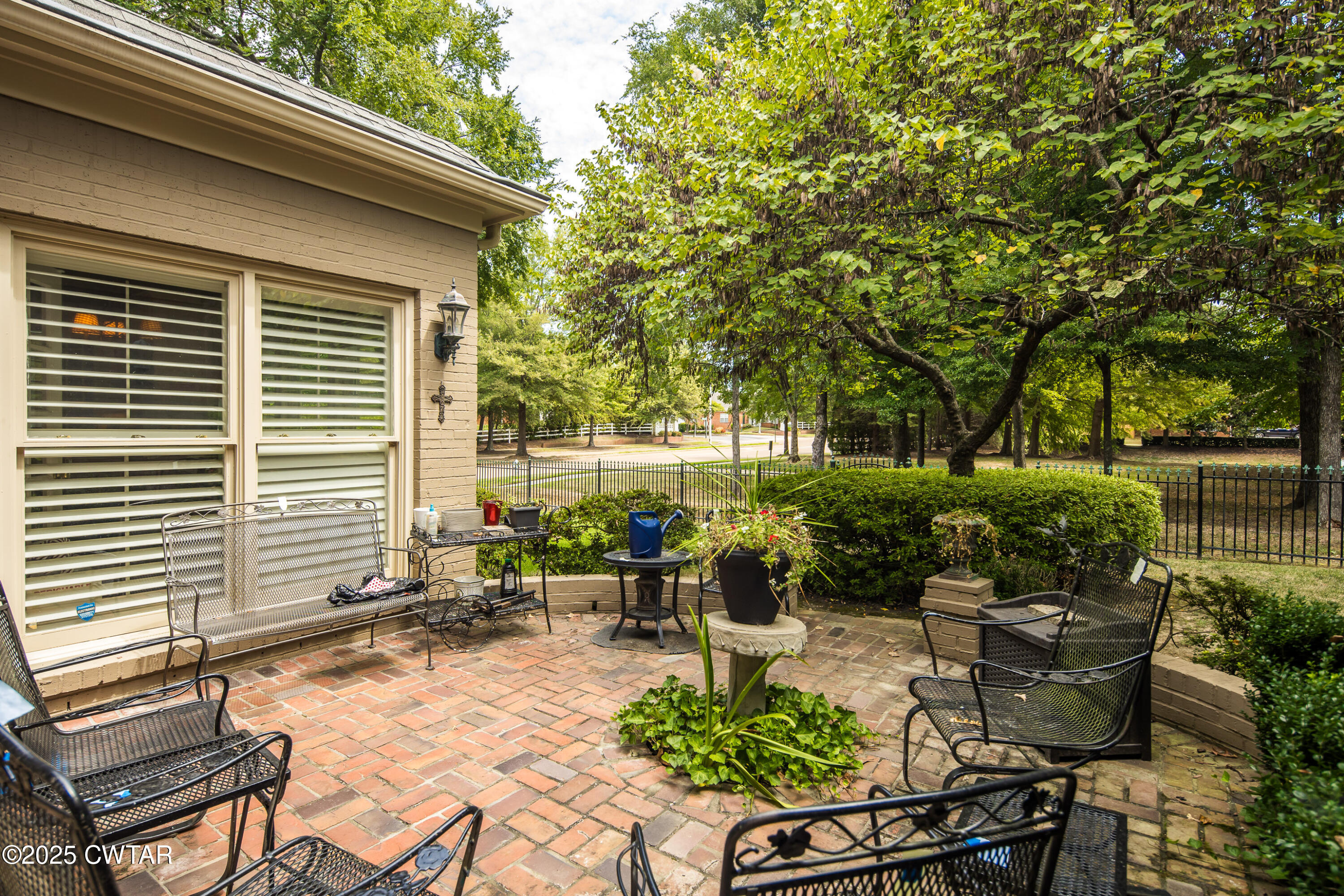 1647 Forsythe Trail Collierville, TN 38017 - Photo 23 of 32 a backyard of a house with outdoor seating