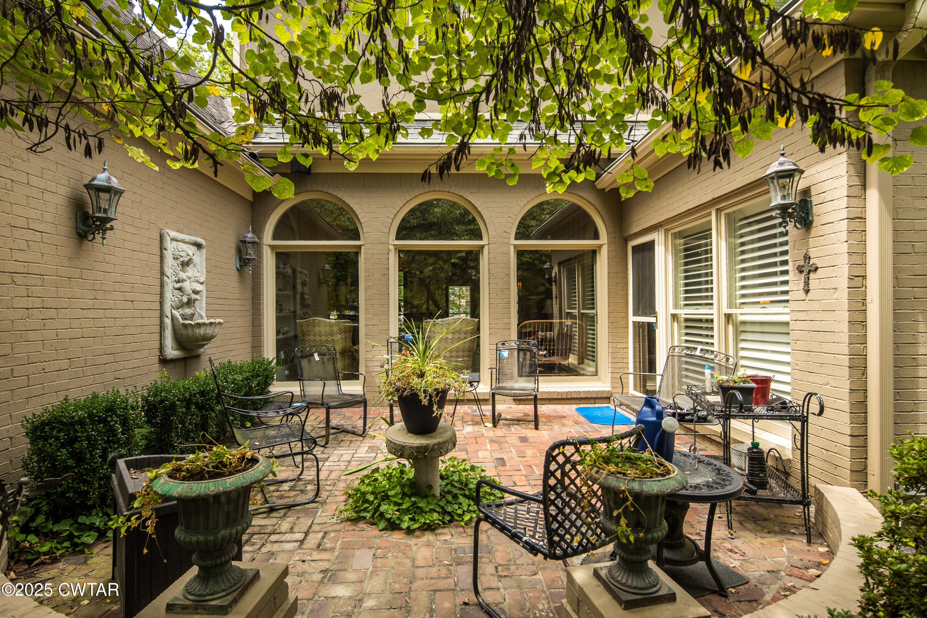 1647 Forsythe Trail Collierville, TN 38017 - Photo 24 of 32 a view of a chairs and table in a patio