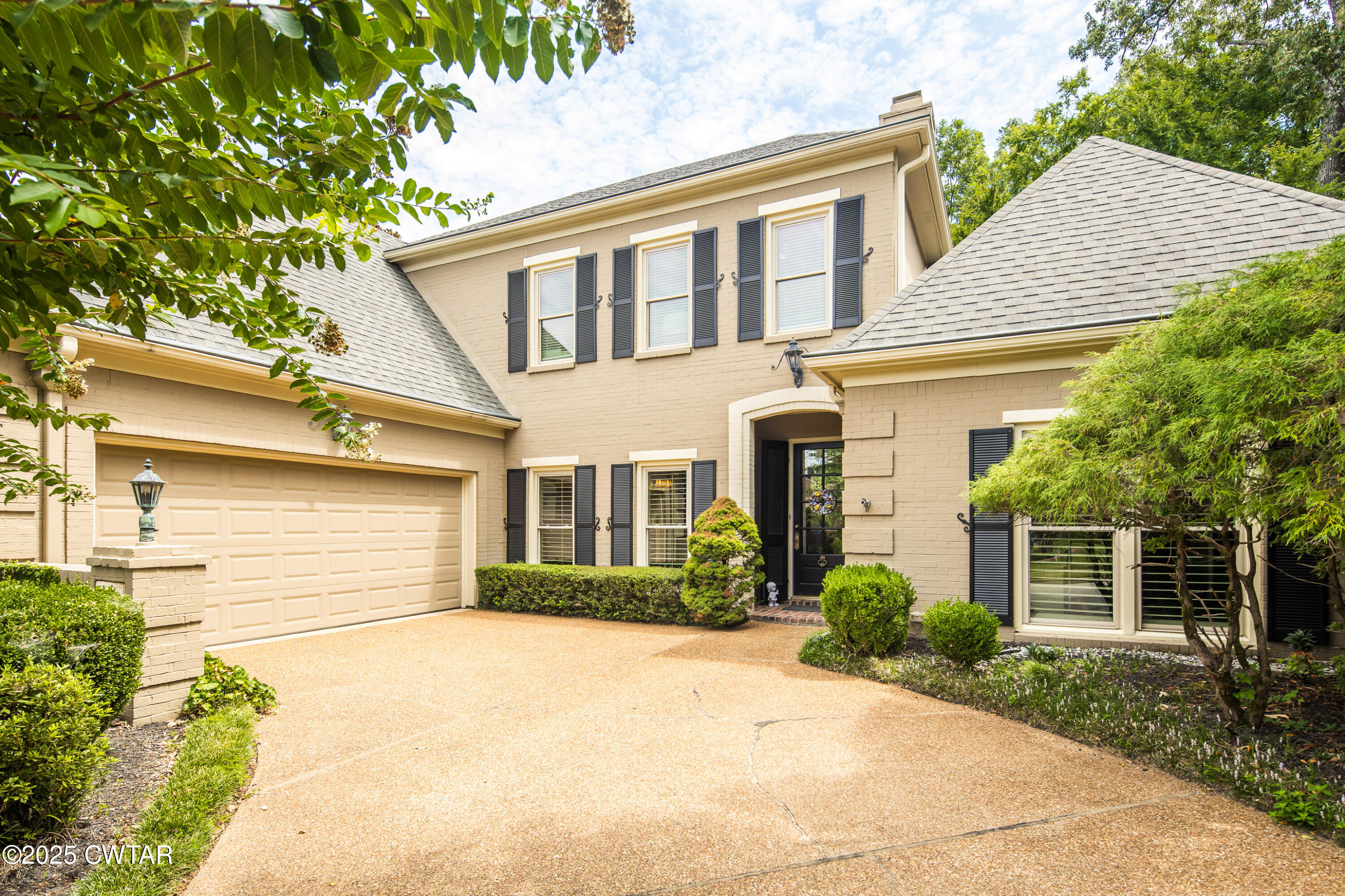1647 Forsythe Trail Collierville, TN 38017 - Photo 31 of 32 a front view of a house with garden