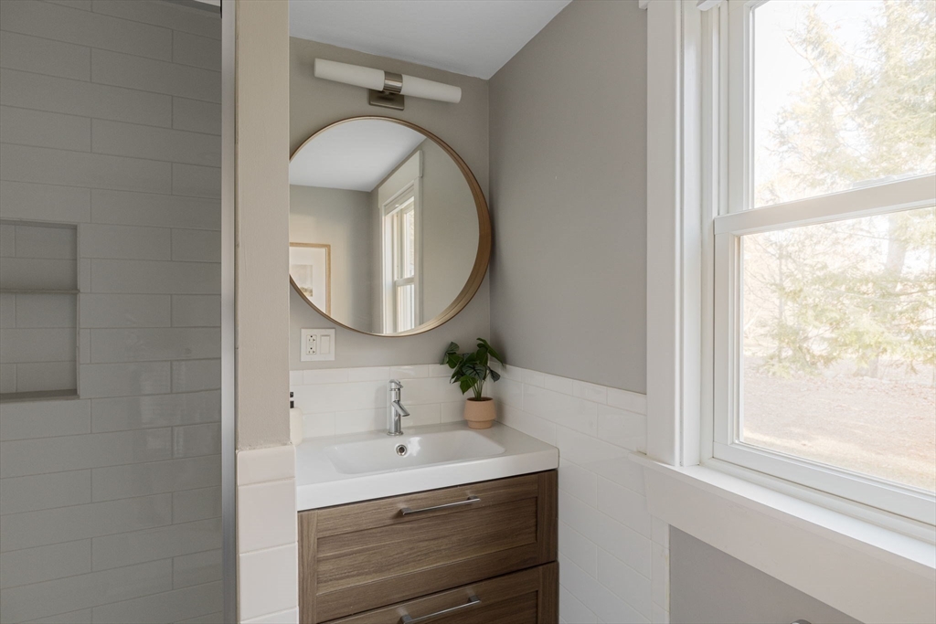 124 Tower Road Lincoln, MA 01773 - Photo 11 of 33