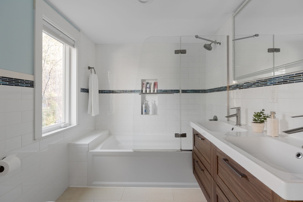 124 Tower Road Lincoln, MA 01773 - Photo 14 of 33