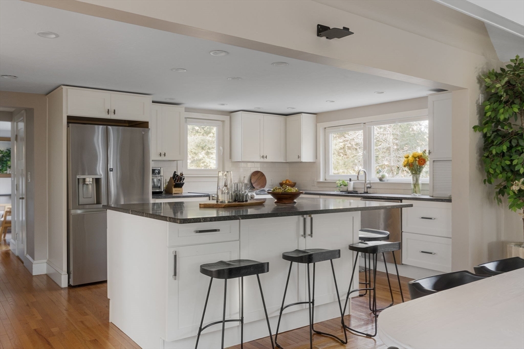 124 Tower Road Lincoln, MA 01773 - Photo 5 of 33