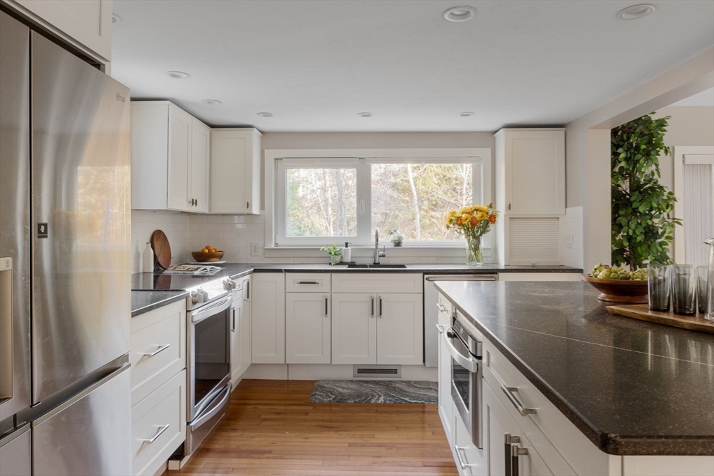 124 Tower Road Lincoln, MA 01773 - Photo 6 of 33