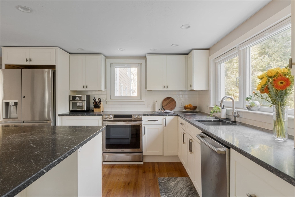 124 Tower Road Lincoln, MA 01773 - Photo 7 of 33