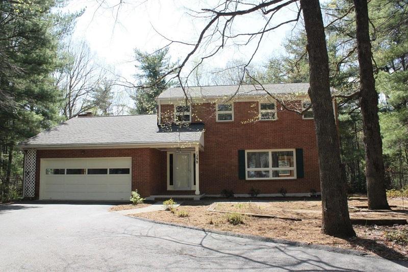 1298 Longview Road Roanoke, VA 24018 - Photo 1 of 41 Front