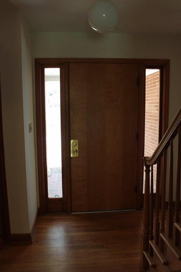 1298 Longview Road Roanoke, VA 24018 - Photo 11 of 41 09 - Foyer