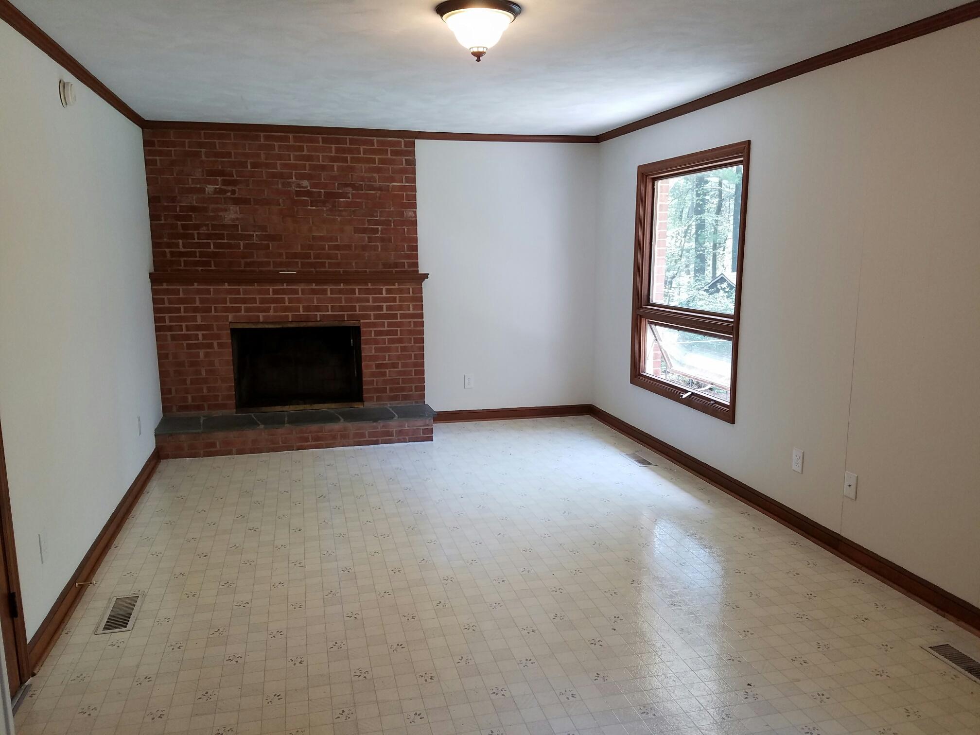 1298 Longview Road Roanoke, VA 24018 - Photo 14 of 41 Family Room 1