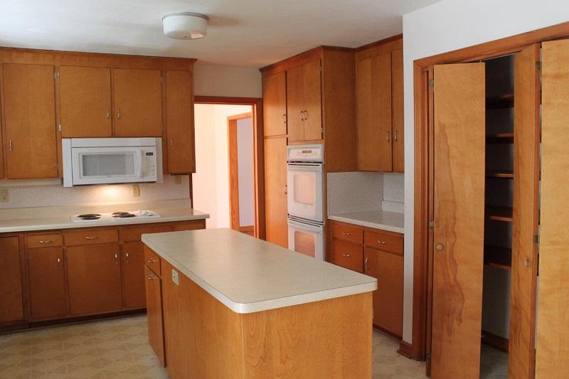 1298 Longview Road Roanoke, VA 24018 - Photo 17 of 41 14 - Kitchen1