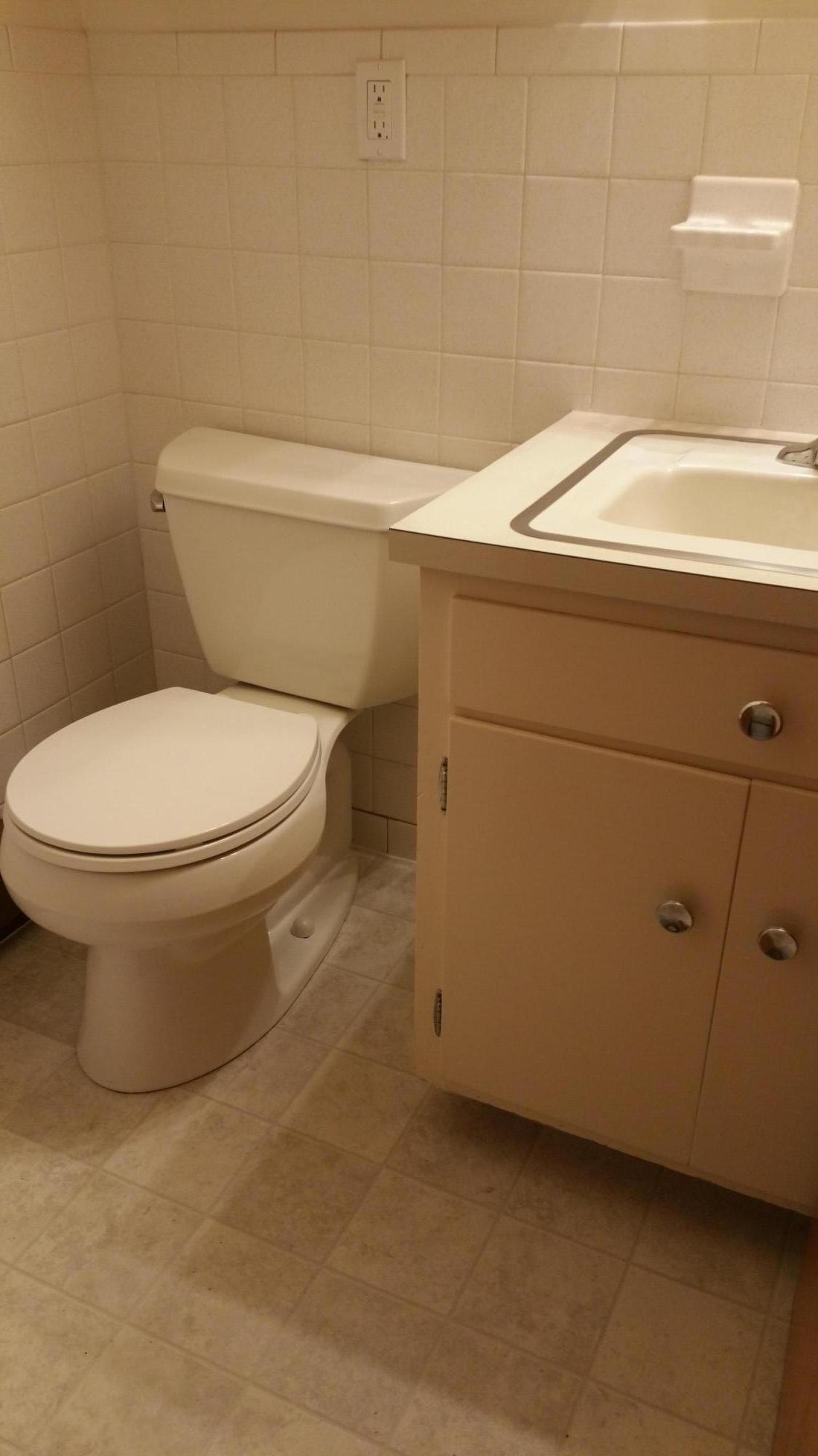 1298 Longview Road Roanoke, VA 24018 - Photo 19 of 41 1st Floor 1/2 Bath