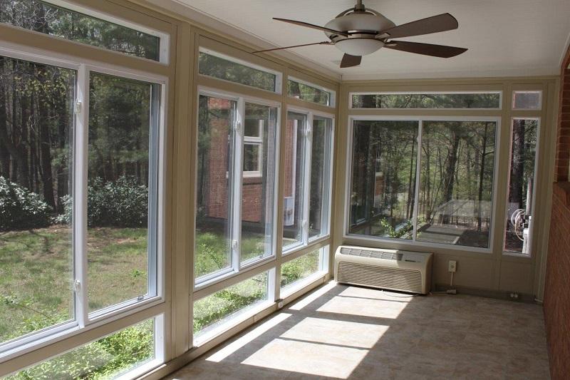 1298 Longview Road Roanoke, VA 24018 - Photo 20 of 41 23 - Sun room