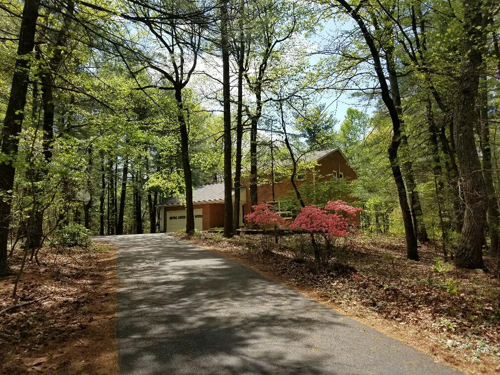 1298 Longview Road Roanoke, VA 24018 - Photo 3 of 41 Driveway