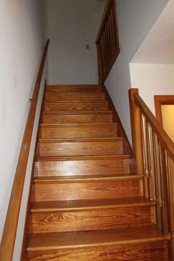 1298 Longview Road Roanoke, VA 24018 - Photo 24 of 41 22 - Stairs up