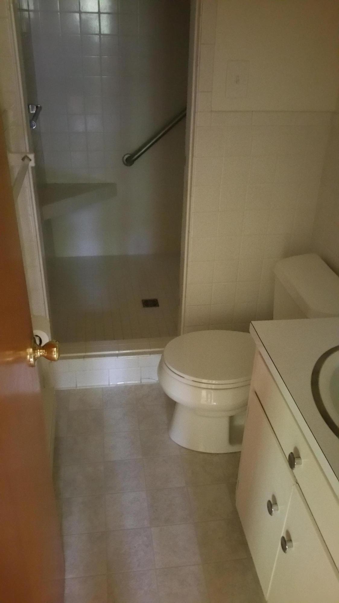 1298 Longview Road Roanoke, VA 24018 - Photo 27 of 41 Master Bath