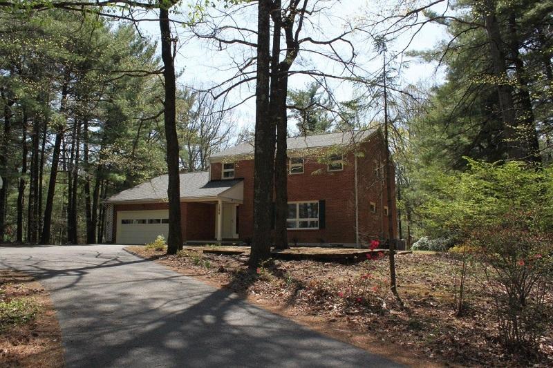 1298 Longview Road Roanoke, VA 24018 - Photo 9 of 41 07 - Driveway view1