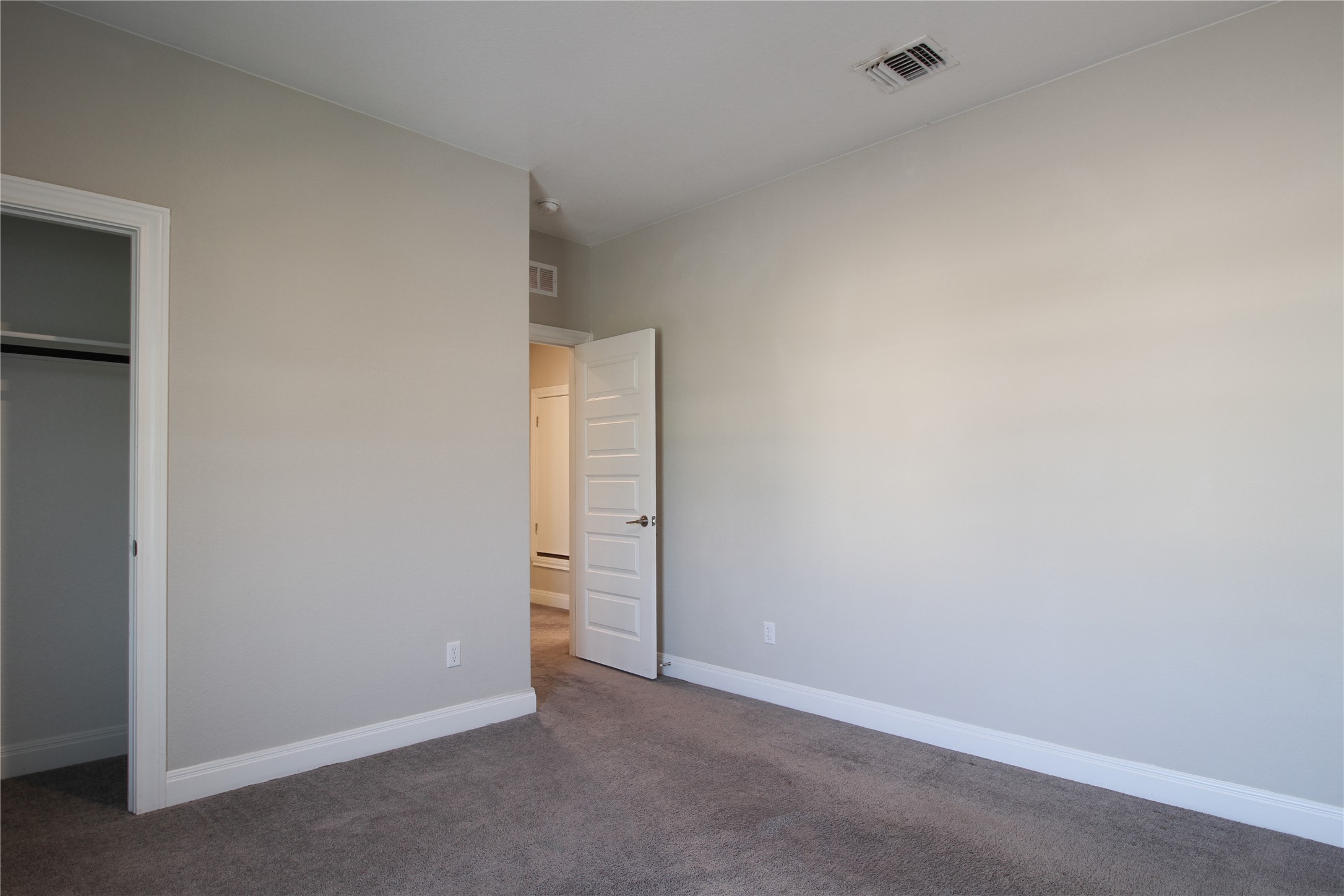 109 Yellow Thistle Cove Georgetown, TX 78626 - Photo 15 of 36 Neutral-toned walls complement plush carpet flooring