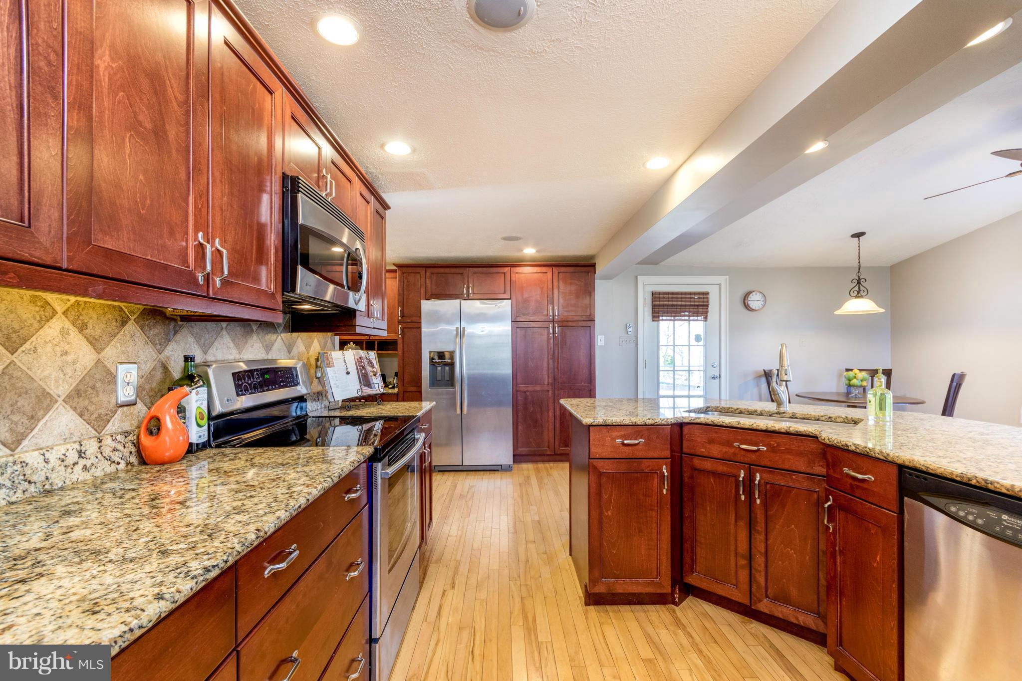 9347 Opal Chain Columbia, MD 21045 - Photo 9 of 30 Kitchen