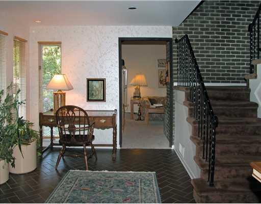 549 Harrogate Road Upper St. Clair, PA 15241 - Photo 4 of 18 Entry/Foyer.