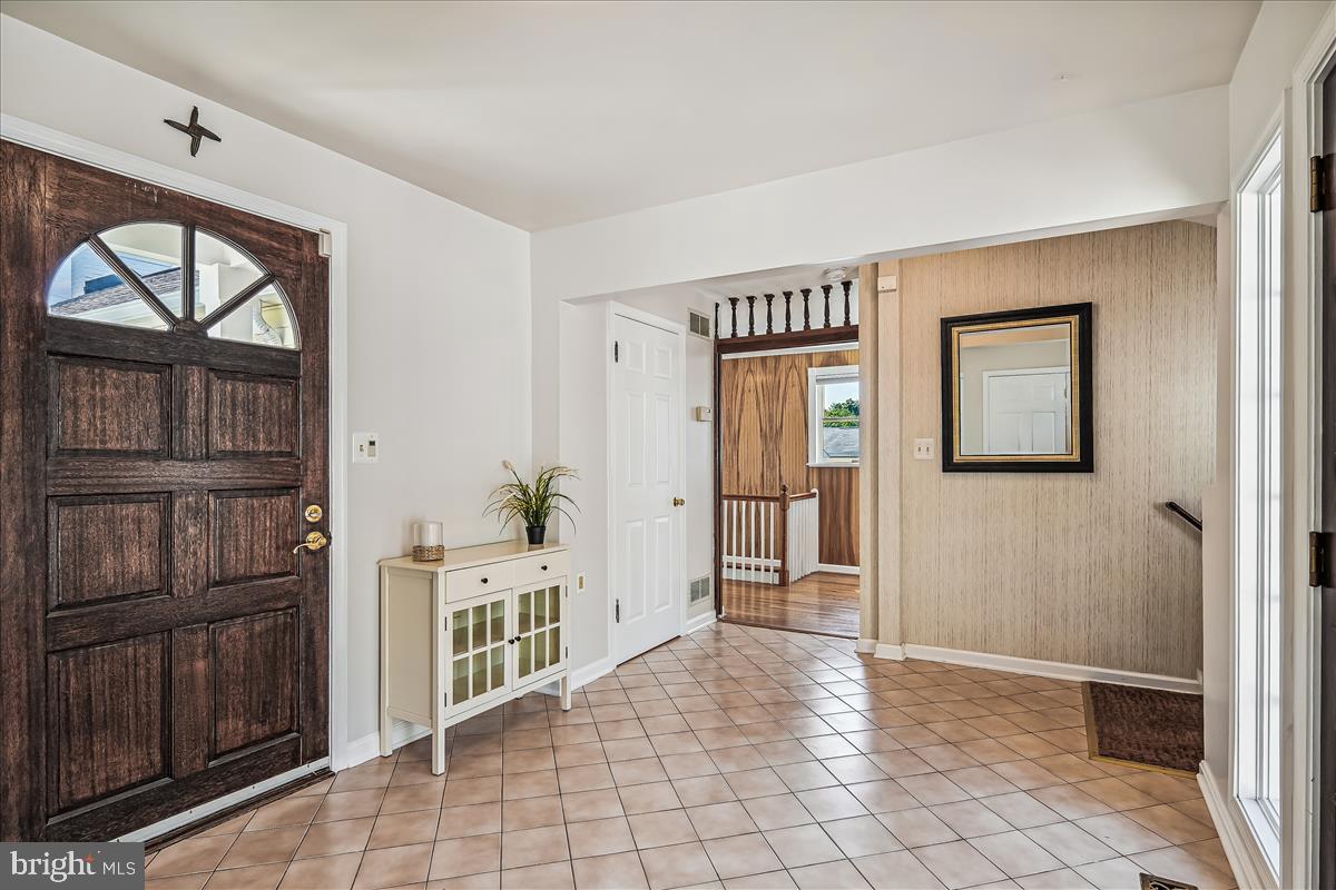 3605 Colony Road Fairfax, VA 22030 - Photo 11 of 78 Foyer