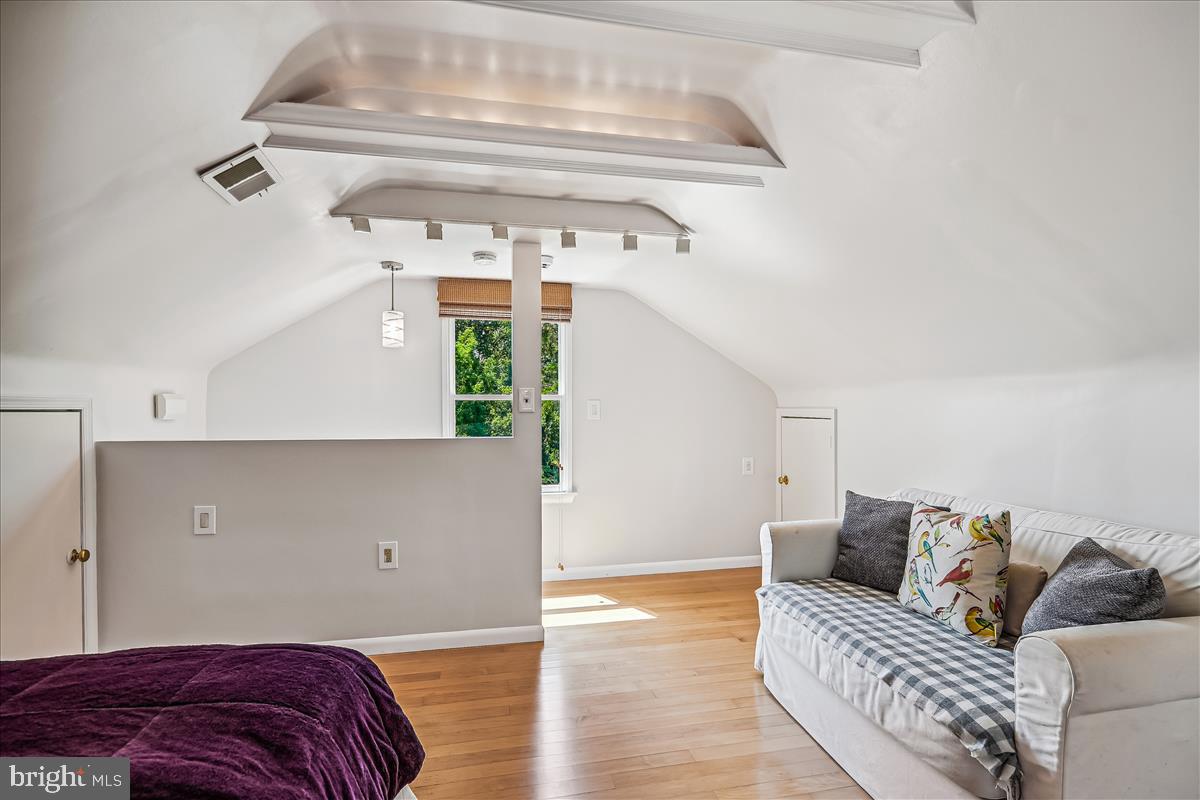 3605 Colony Road Fairfax, VA 22030 - Photo 36 of 78 Attic Bedroom 3
