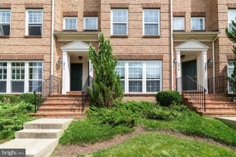 $375,000 | 9812 Pickens Place, Manassas Park, VA 20111