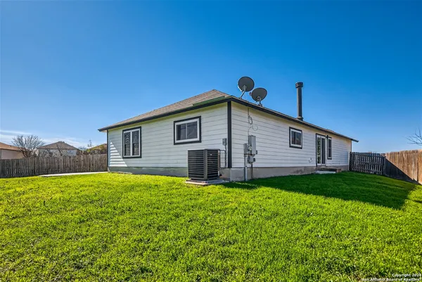 $1,650 | 8943 Dakota Run, Converse, TX 78109