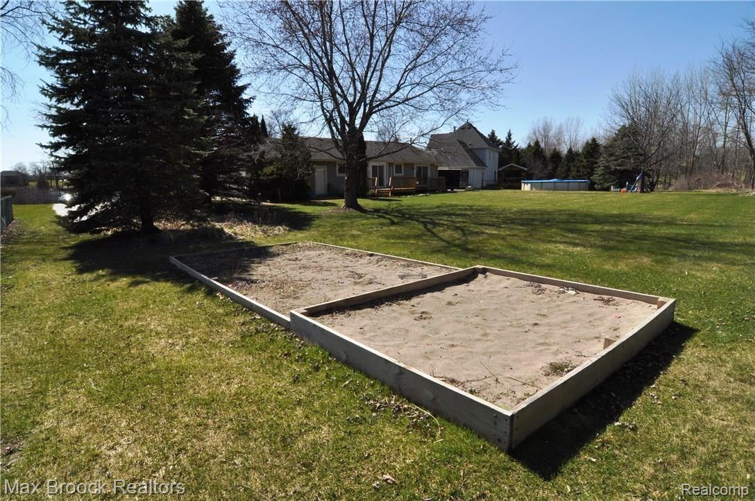 3418 West Drahner Road Oxford, MI 48371 - Photo 24 of 24 DSC_0499.JPG