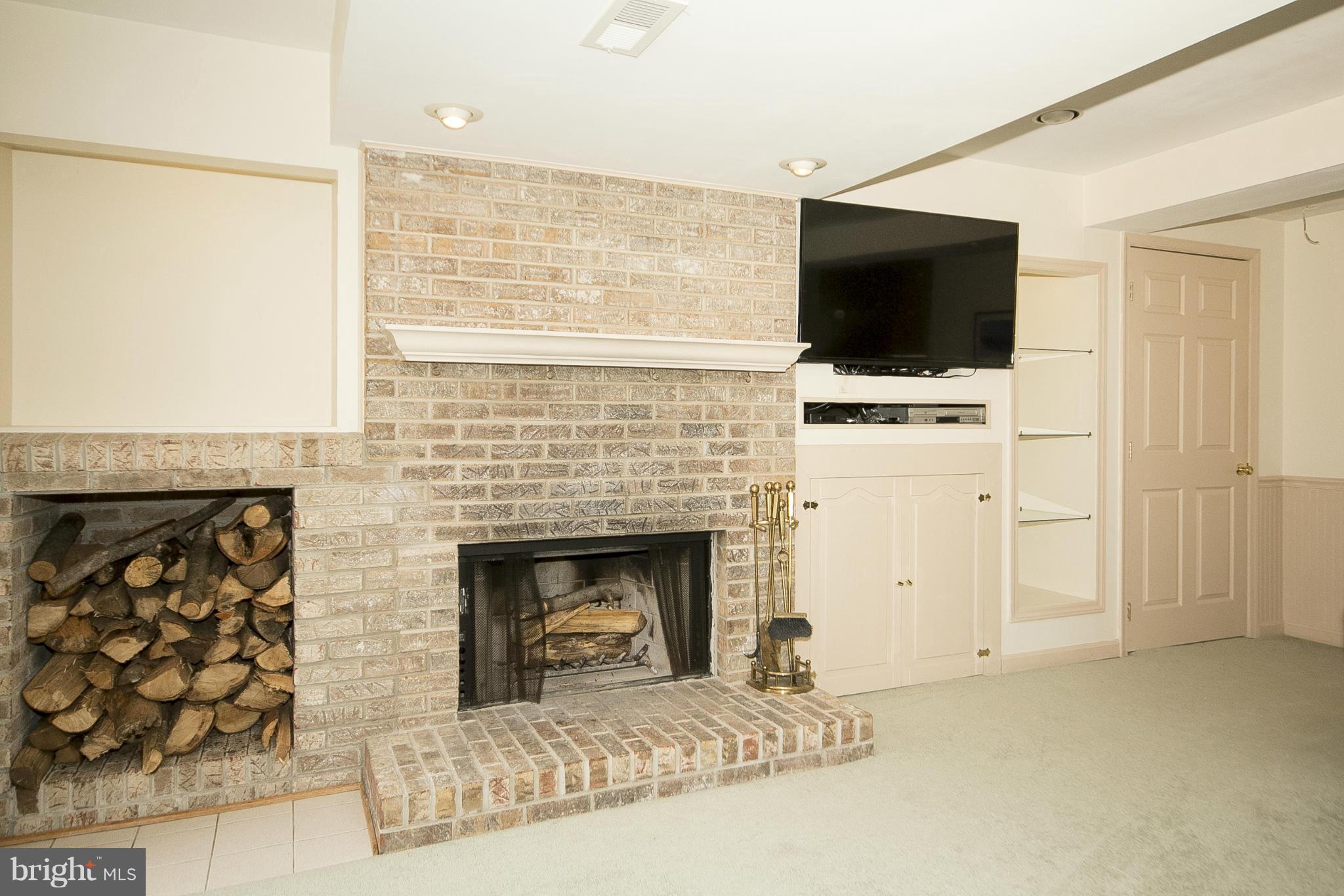 4540 Ridge Road Baltimore, MD 21236 - Photo 24 of 30 Rec Room w/Custom Built-Ins