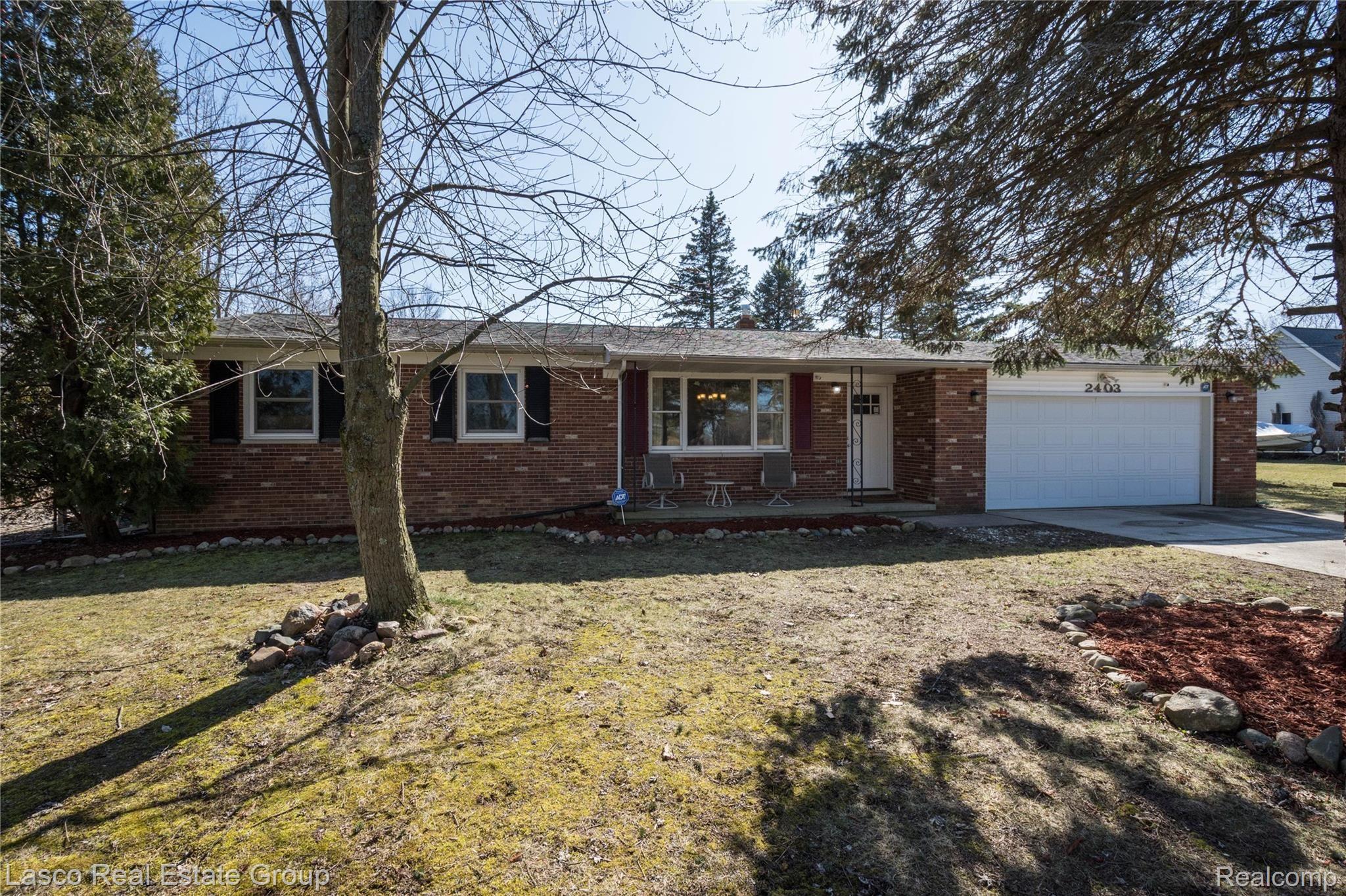 2403 West Ray Road Fenton, MI 48430 - Photo 1 of 23 DSC_2932.jpg