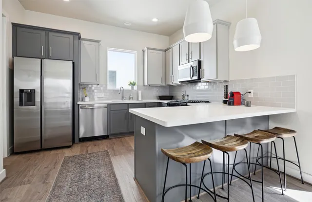 $389,700 | 137 Eastwood Street, Houston, TX 77011