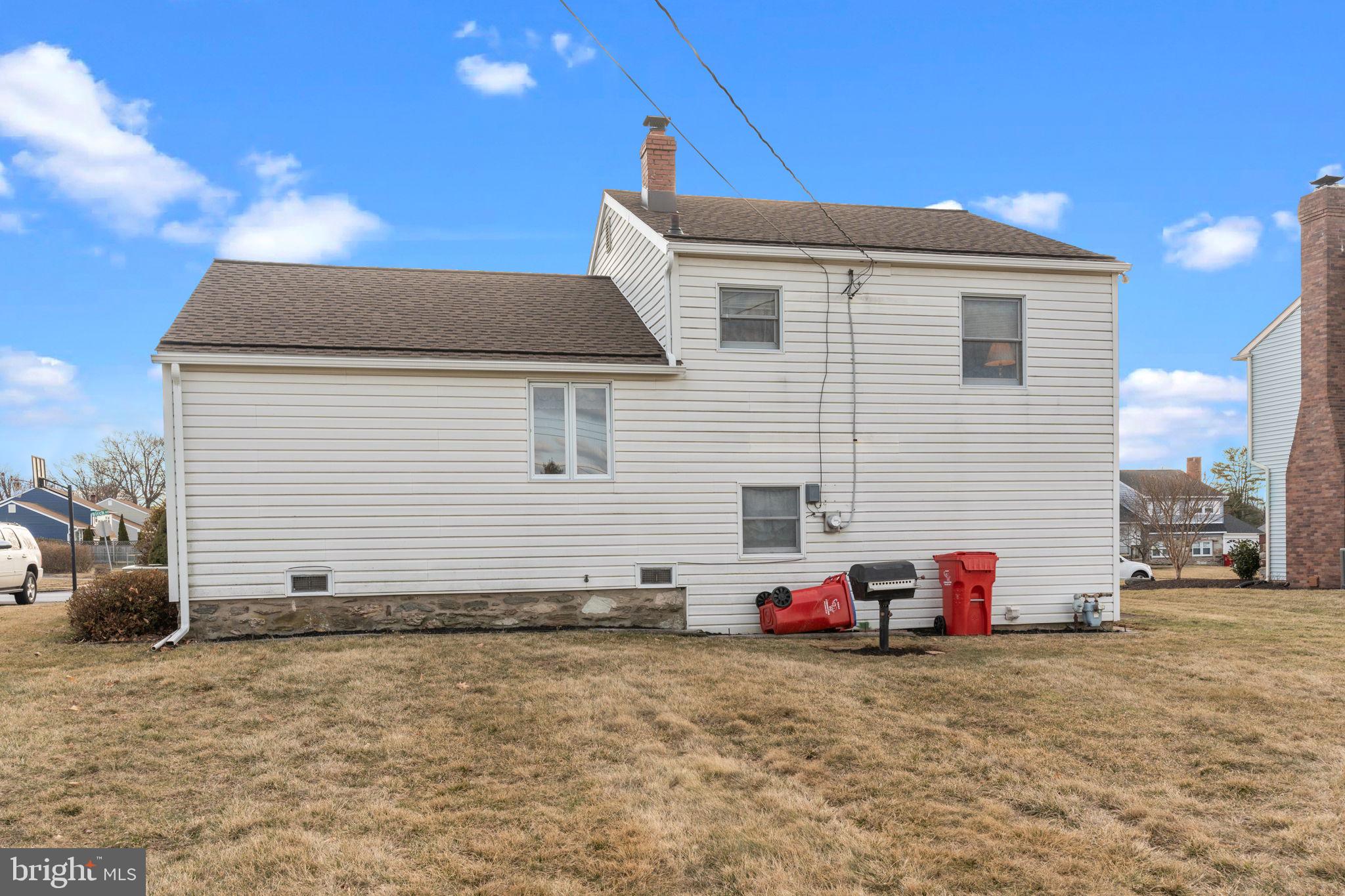1001 Birch Road Warminster, PA 18974 - Photo 27 of 29 a backyard of a house with table and chairs