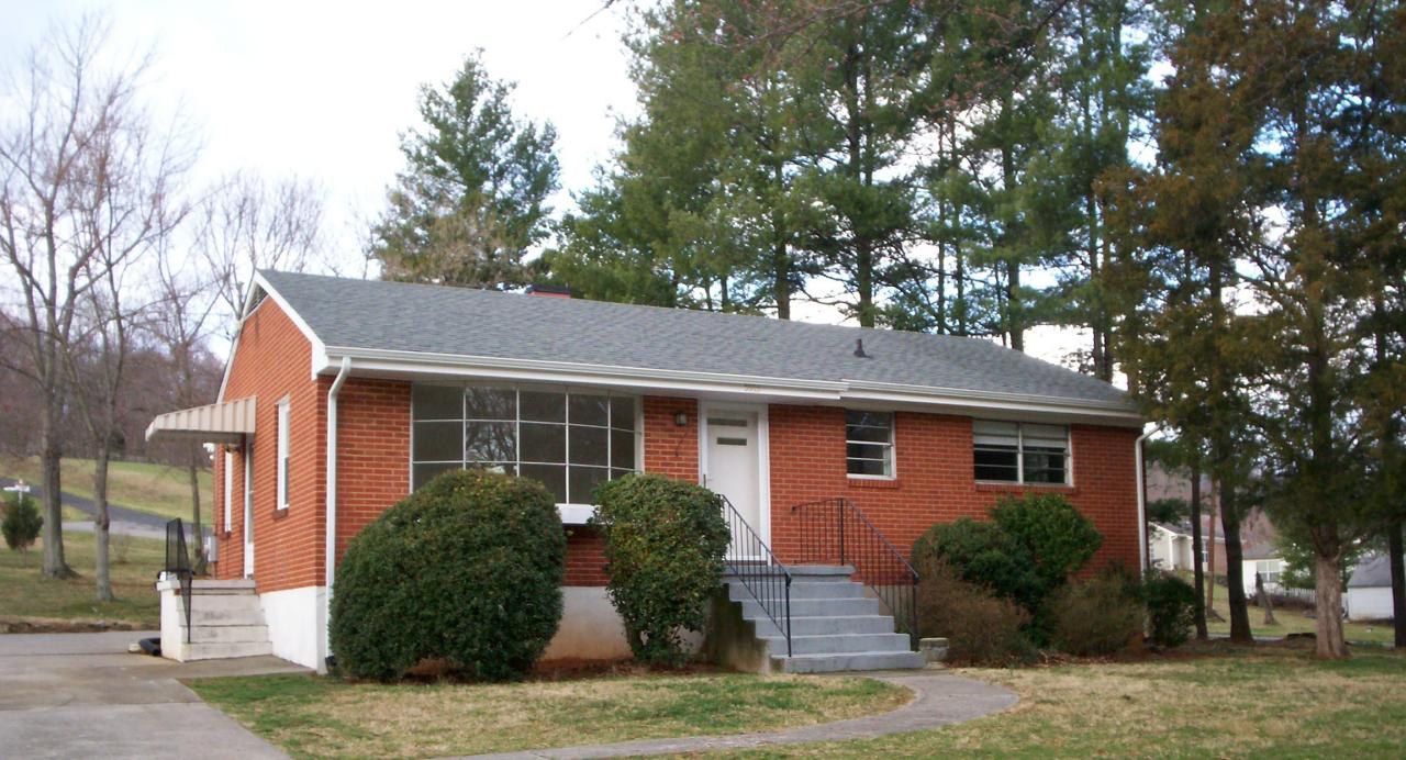5913 Merriman Road Roanoke, VA 24018 - Photo 8 of 9 Front 2