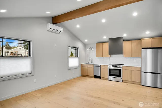 $2,950 | 304 Daley Street, Edmonds, WA 98020