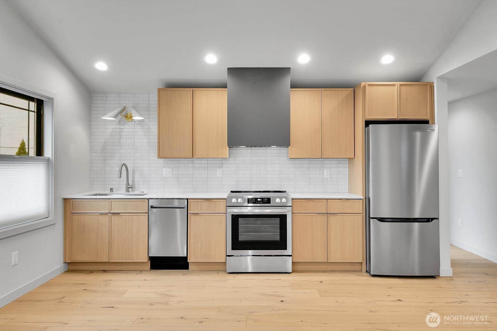 304 Daley Street Edmonds, WA 98020 - Photo 6 of 15