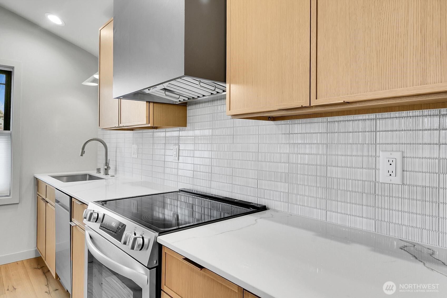 304 Daley Street Edmonds, WA 98020 - Photo 7 of 15